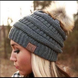 Cable Knit Faux Fur Pom Pom Beanie in Melange Gray